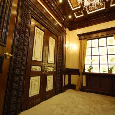 Двери и кессонный потолок для кабинета