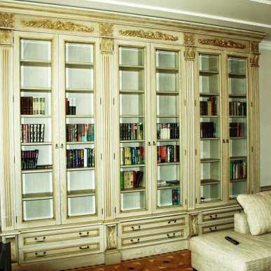 кабинет библиотека из массива светлого цвета