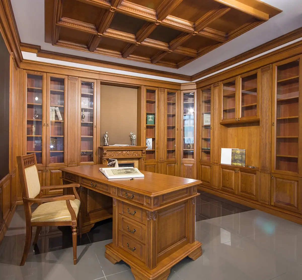 Деревянный кабинет